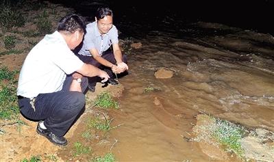 丹江水昨夜抵达平顶山水库 村民欢呼留下热泪
